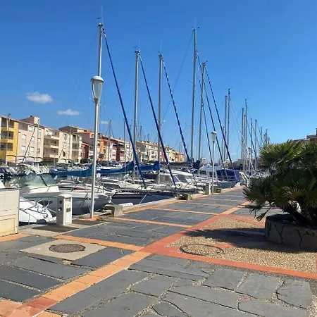 A 70 Metres De La Plage, Etage 1 Appartement *