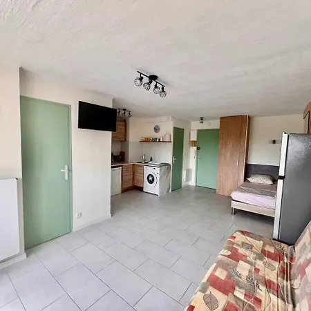 A 70 Metres De La Plage, Etage 1 Appartement *